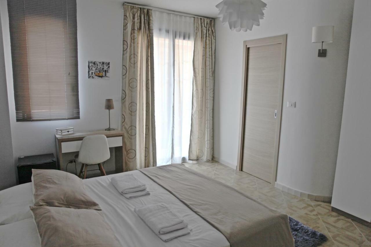Hotel CasaLeo Campofelice Di Roccella Exterior foto
